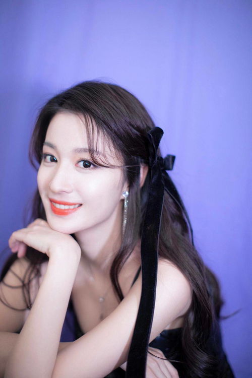 王楚然下跪张凌赫摔酒杯？路透背后的真相大揭秘！