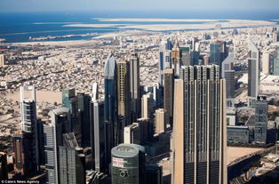 高楼俯瞰城市的景象