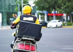 买超开车遇闯红灯外卖员，危险瞬间引深思