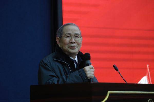 致敬周恒院士：骑车上班的学术巨匠离世