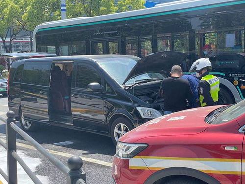 广西‘亮证逼迫让路’事件：被亮证当事人称调查结果很透明