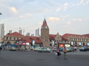 绿树环绕的城市一角