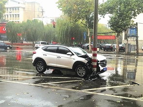 情侣游玩遇车祸死里逃生，之后竟火速领证！