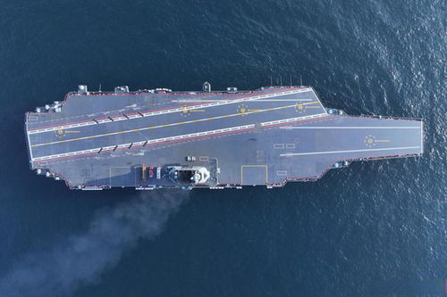 福建舰官兵庆祝试验成功