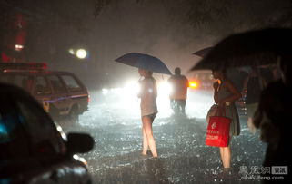 北京十天内两发暴雨红警，市民该如何应对？