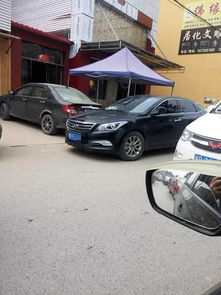 重庆女子因不让行被指逆行锁车？交警回应来了！