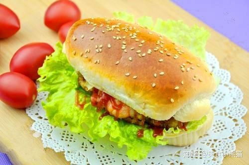 金黄酥脆的七虾堡特写