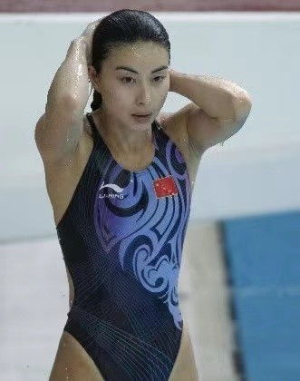 郭晶晶与其他跳水界人士合影