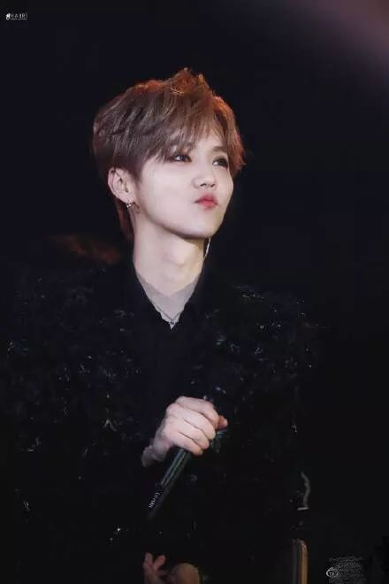 鹿晗关注Sana的截图