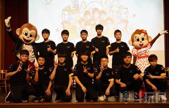 DOTA2雪如意TT战队夺冠，电竞荣耀闪耀时刻！