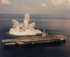 双航母编队在海面上