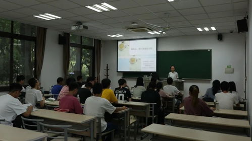 复旦大学校园里的上课场景