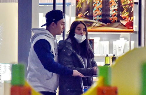 81岁大爷旅游遇真爱？4天豪掷10万给女友儿子买房