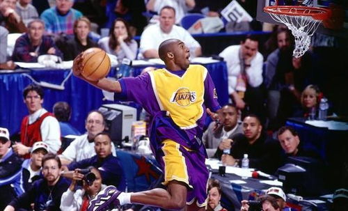 选手暴扣后庆祝