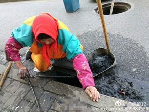 工作人员忙碌的身影