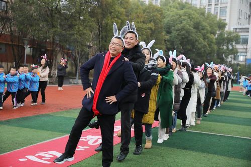 「兔子蹦床」爆火的背后：人类为何热衷于被AI‘欺骗’？