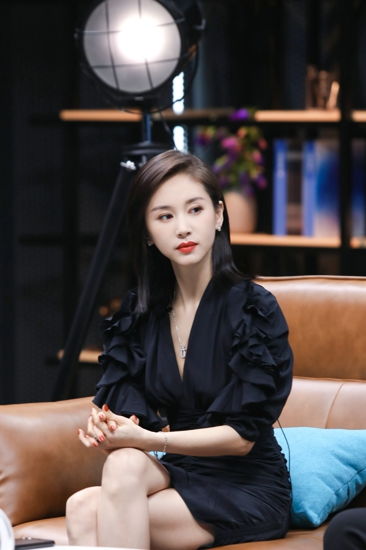 鞠婧祎携手FRED斐登，演绎时尚新风尚！