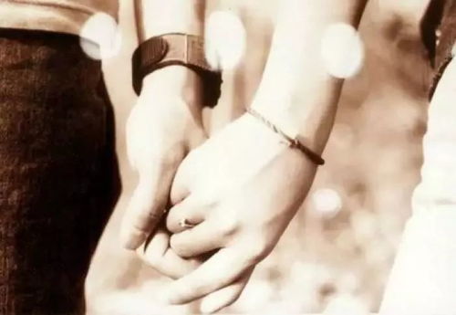 抖音热梗背后的故事：行囊羞涩都无恨，难得夫妻是少年