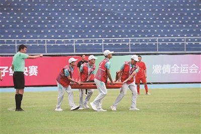 盐城队门将严子航：守护球门就是守护盐城人民的心！