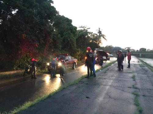 香港警方暴雨中搜寻无头尸头颅，现场画面令人揪心