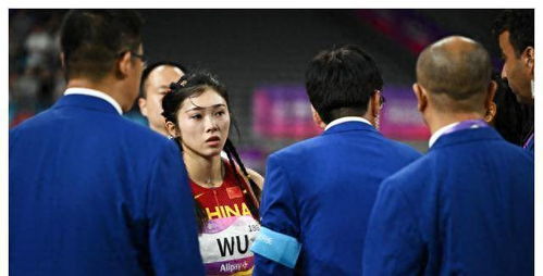 吴艳妮探望林雨薇的照片