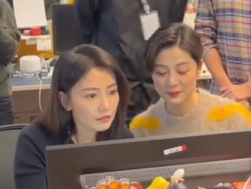 跳楼现场周围人群