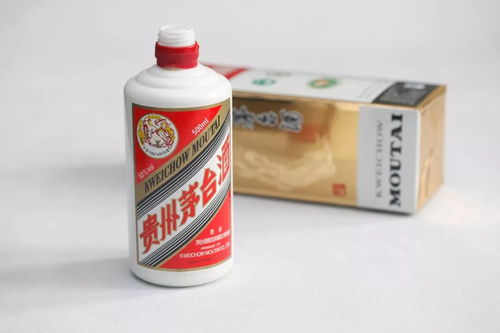 多瓶茅台酒堆在一起