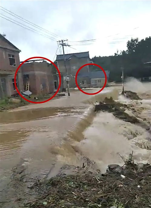 洪水围困的房屋