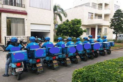 饿了么配送人员忙碌景象
