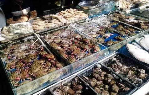 孙女士分海鲜给邻居