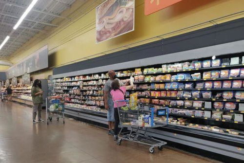 超市里物价上涨的货架