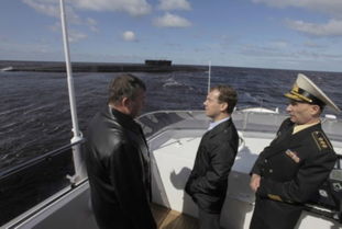 梅德韦杰夫视察军队