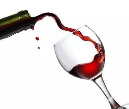 女子戒酒一年后再饮，小酌竟被拖回家！