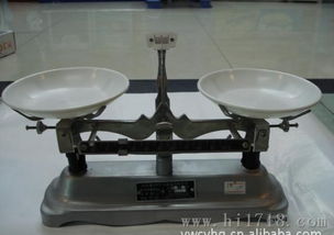 一架倾斜的天平