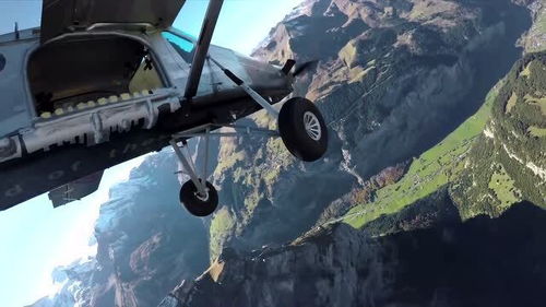 中国翼装飞行者意大利撞山壁遇难，极限运动背后的风险引深思