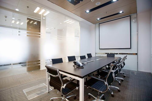 中办、国办：严格精简会议，背后有何深意？