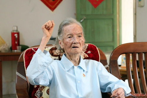 老人观看《南京照相馆》后的震撼发声