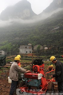 人们抗旱救灾场景