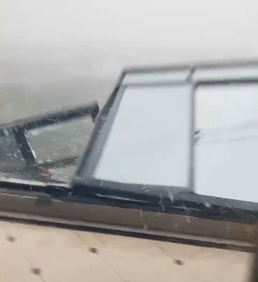 透过窗户吹进来的风