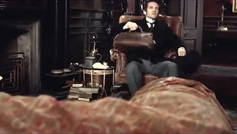 双方握手言欢场景