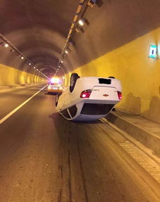 惊魂时刻！郑州司机隧道遇险，水淹车窗后的生死救援