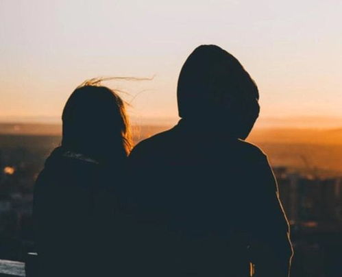 女子吵架后用力拥抱男友竟意外坠亡，背后真相令人唏嘘