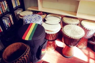 店内摆放整齐的包浆碗