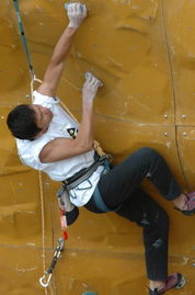 运动员攀岩
