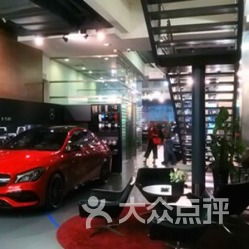 奔驰价格大跳水！多地门店竟‘人去楼空’？