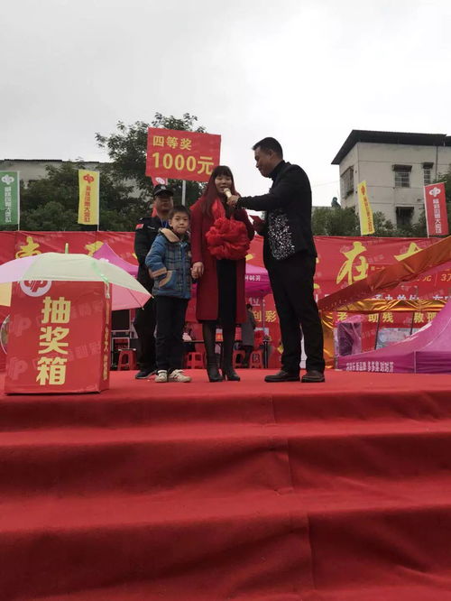 彩票兑奖现场热闹非凡