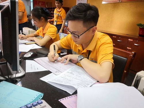 选手们紧张操作画面