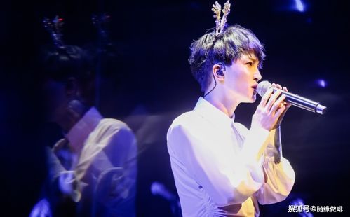 歌手努力练习照片