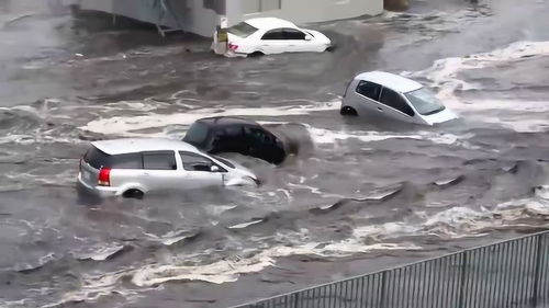 电动车在水中漂浮