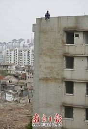 男子梦中被追跳下3楼，醒来竟还在空中！